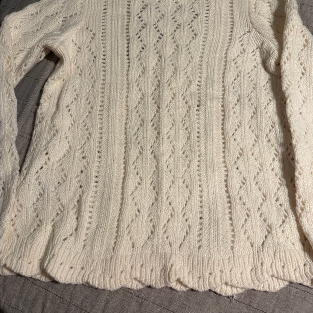 Laughed size, small cream, stitched boat, neck sweater